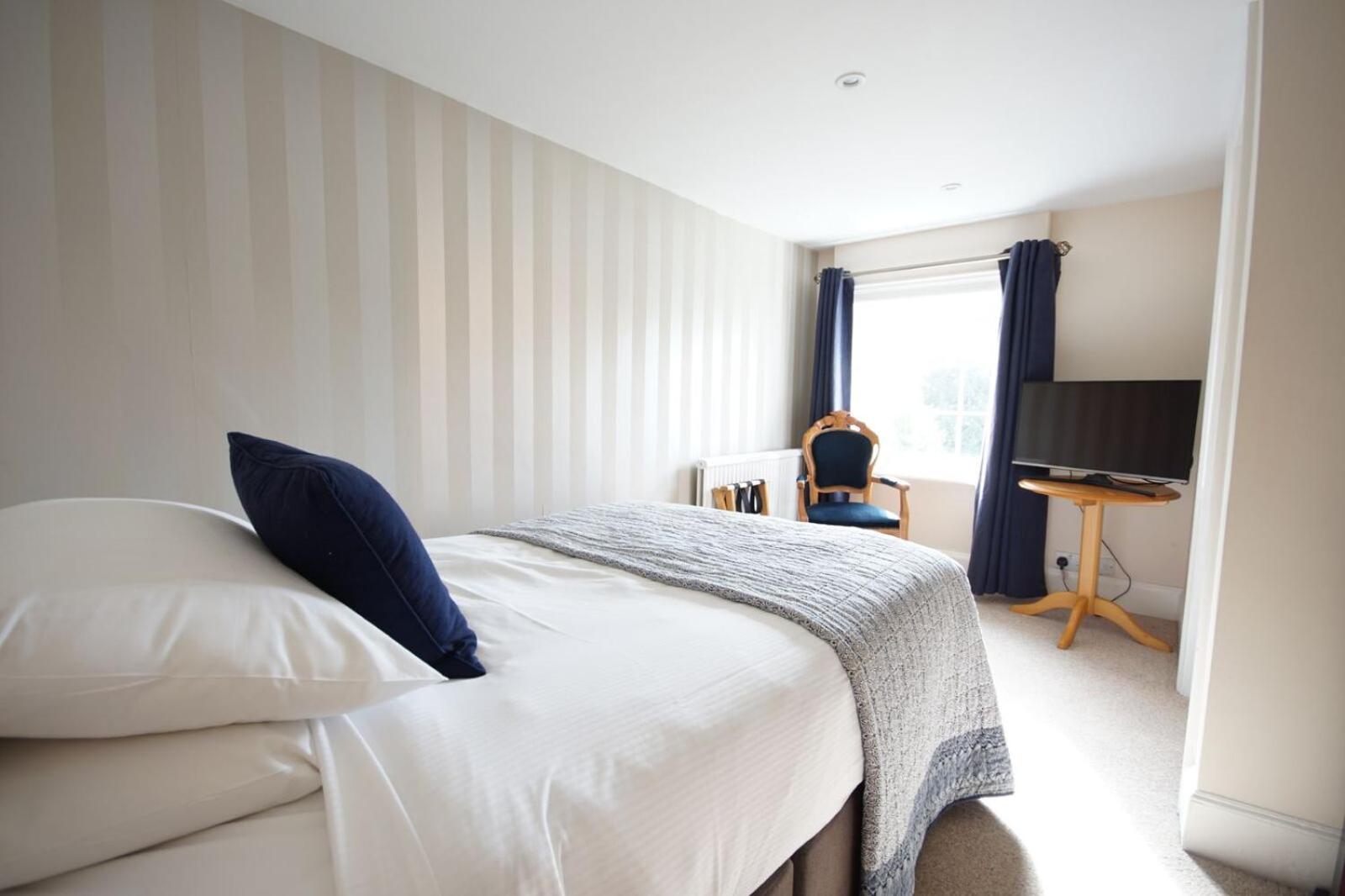The Mill House Hotel Reading Bagian luar foto