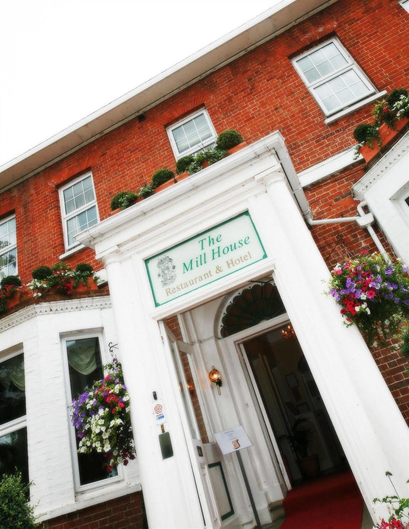 The Mill House Hotel Reading Bagian luar foto